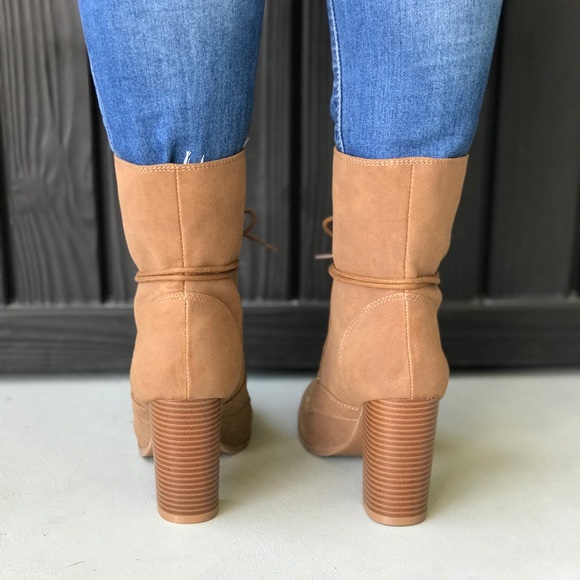 NIB Tan Block Heel Lace-Up Combat Motto Bootie - Picture 4 of 8